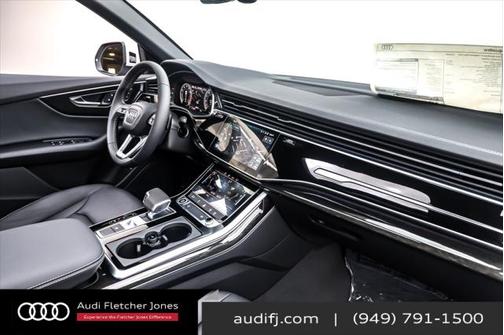 2025 Audi Q8 55 Premium