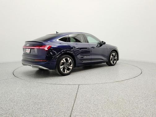 Navarra Blue Metallic 2022 Audi e-tron Sportback S line Premium