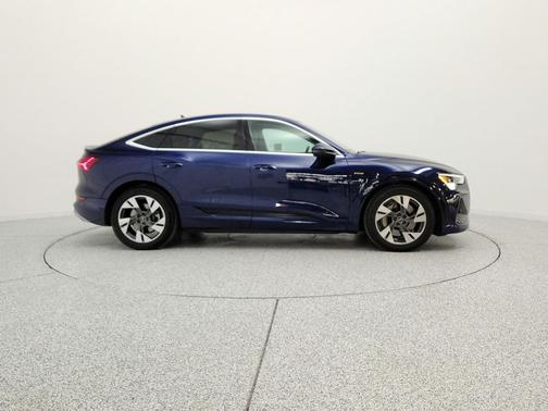 Navarra Blue Metallic 2022 Audi e-tron Sportback S line Premium