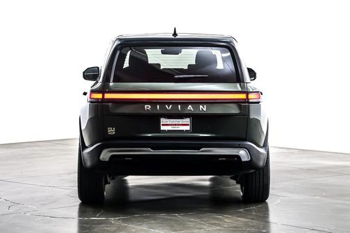 2023 Rivian R1S Adventure