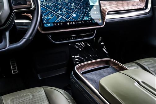 2023 Rivian R1S Adventure