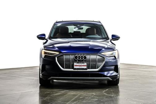 2022 Audi e-tron Premium Plus