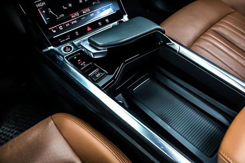 2022 Audi e-tron Premium Plus