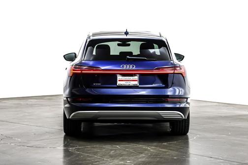 2022 Audi e-tron Premium Plus