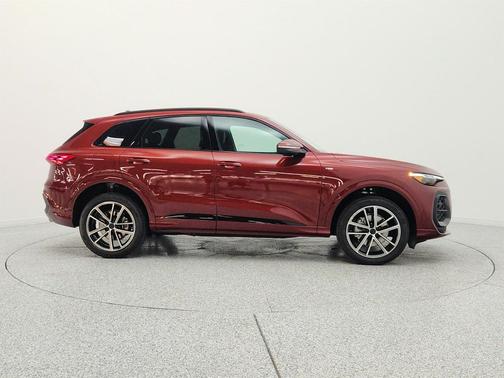 Grenadine Red Metallic 2026 Audi Q5 Premium Plus TFSI quattro S tronic