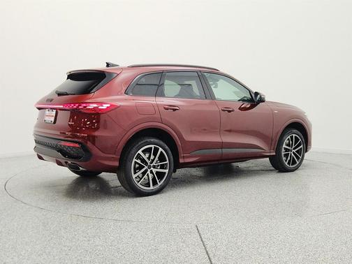Grenadine Red Metallic 2026 Audi Q5 Premium Plus TFSI quattro S tronic
