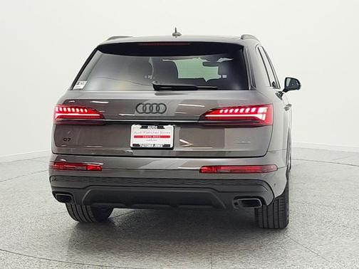 Samurai Gray Metallic 2026 Audi Q7 45 Premium