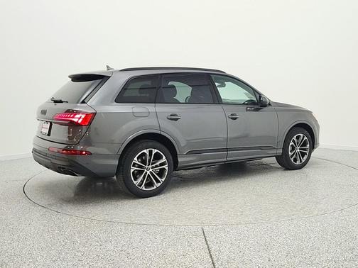 Samurai Gray Metallic 2026 Audi Q7 45 Premium