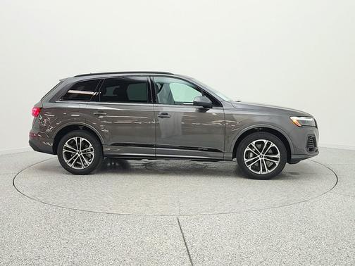 Samurai Gray Metallic 2026 Audi Q7 45 Premium