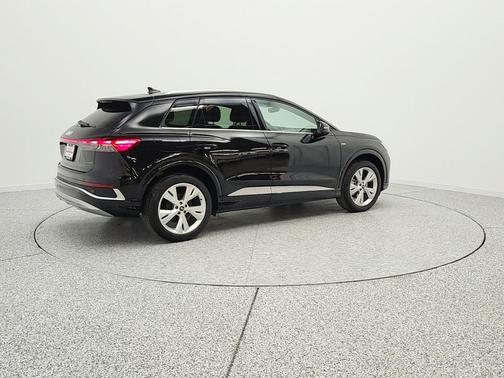 Mythos Black Metallic 2023 Audi Q4 e-tron Prestige 50 quattro