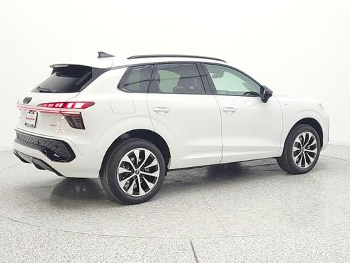 Glacier White Metallic 2026 Audi Q3 TFSI quattro S tronic