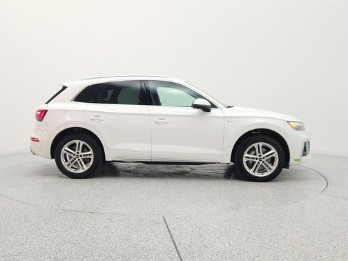 Ibis White 2023 Audi Q5 55 S line Premium Plus