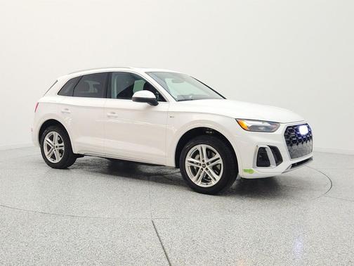 Ibis White 2023 Audi Q5 55 S line Premium Plus