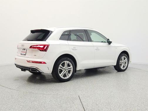 Ibis White 2023 Audi Q5 55 S line Premium Plus