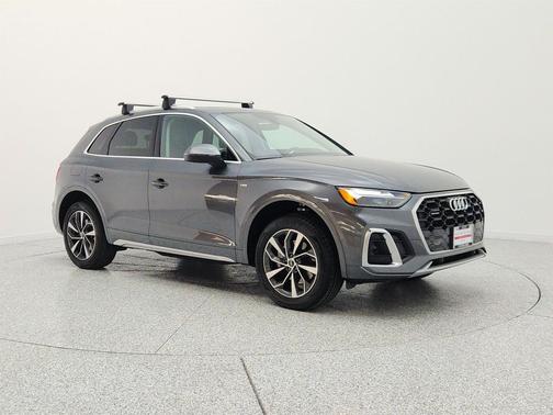 Daytona Gray Pearl Effect 2023 Audi Q5 45 S line Premium