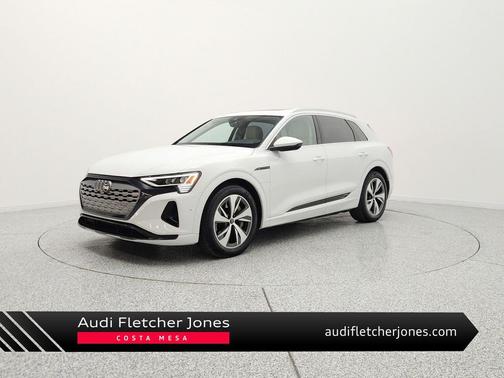 Glacier White Metallic 2024 Audi Q8 e-tron Premium Plus
