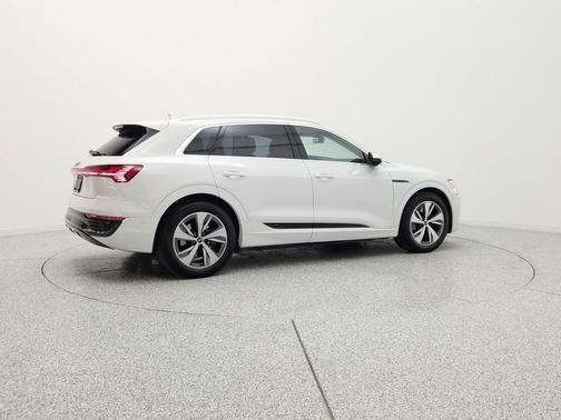 Glacier White Metallic 2024 Audi Q8 e-tron Premium Plus