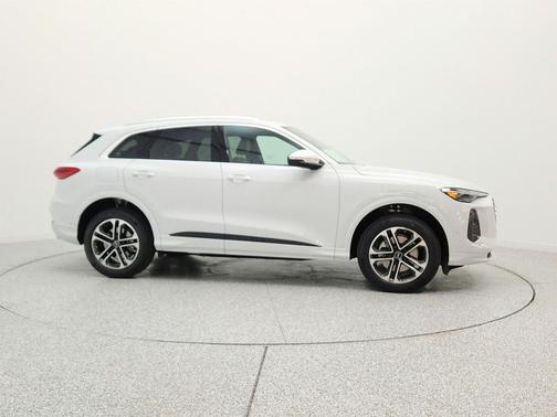Glacier White Metallic 2026 Audi Q5 Premium TFSI quattro S tronic