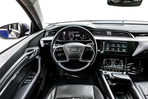 2022 Audi e-tron Premium Plus