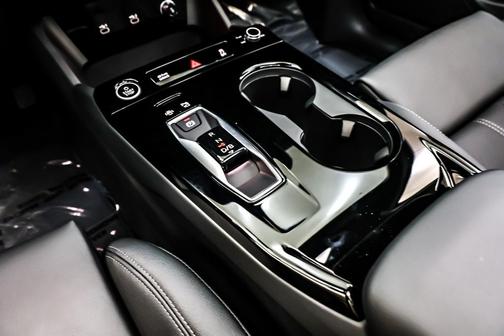 2025 Audi Q6 e-tron Premium Plus quattro