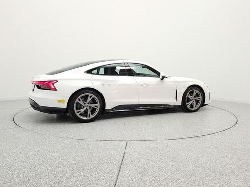Ibis White 2022 Audi e-tron GT Premium Plus