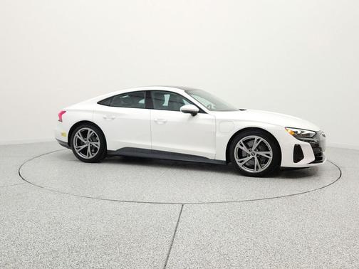 Ibis White 2022 Audi e-tron GT Premium Plus