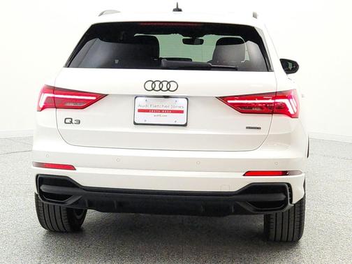 Ibis White 2023 Audi Q3 Premium 45 TFSI S line quattro Tiptronic