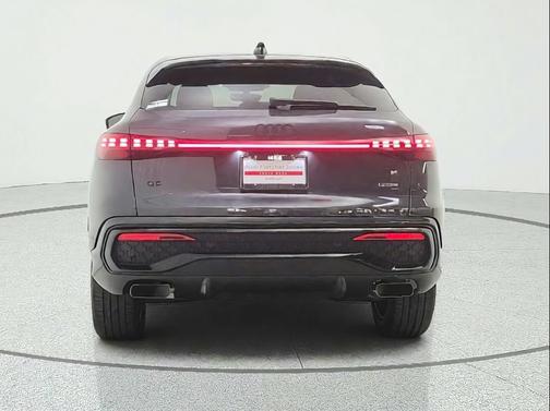 Tambora Gray Metallic 2026 Audi Q5 Sportback Premium Plus TFSI quattro S tronic