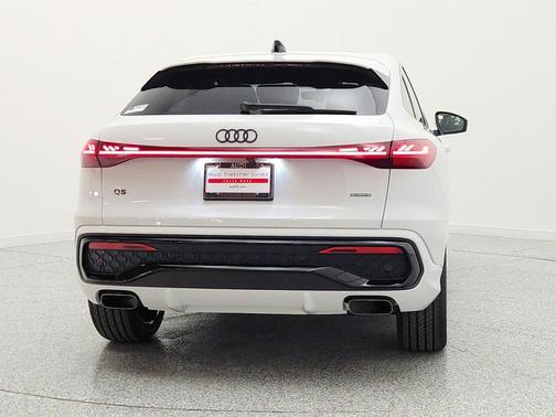 Glacier White Metallic 2026 Audi Q5 Sportback Prestige TFSI quattro S tronic