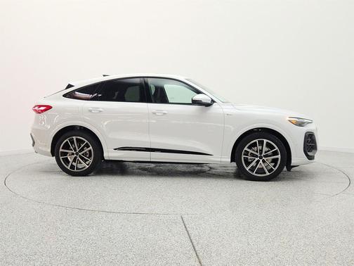 Glacier White Metallic 2026 Audi Q5 Sportback Prestige TFSI quattro S tronic