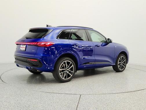 Ultra Blue Metallic 2026 Audi Q5 Premium Plus TFSI quattro S tronic