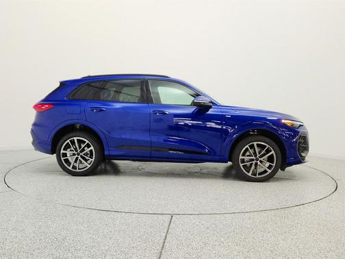 Ultra Blue Metallic 2026 Audi Q5 Premium Plus TFSI quattro S tronic