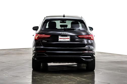 2022 Audi Q3 45 S line Premium