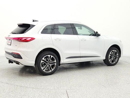 Glacier White Metallic 2026 Audi Q5 Premium Plus TFSI quattro S tronic