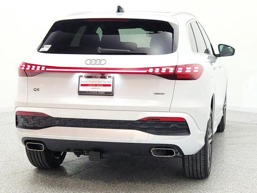 Glacier White Metallic 2026 Audi Q5 Premium Plus TFSI quattro S tronic