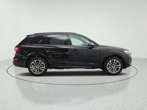 Mythos Black Metallic 2026 Audi Q7 45 Premium Plus
