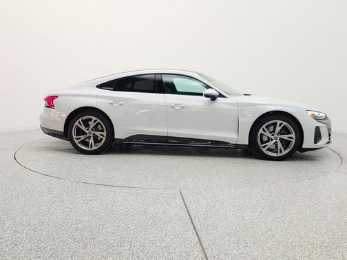 Suzuka Gray Metallic 2023 Audi e-tron GT Premium Plus quattro