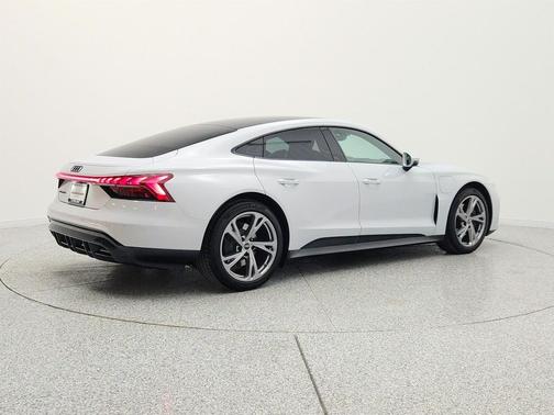 Suzuka Gray Metallic 2023 Audi e-tron GT Premium Plus quattro