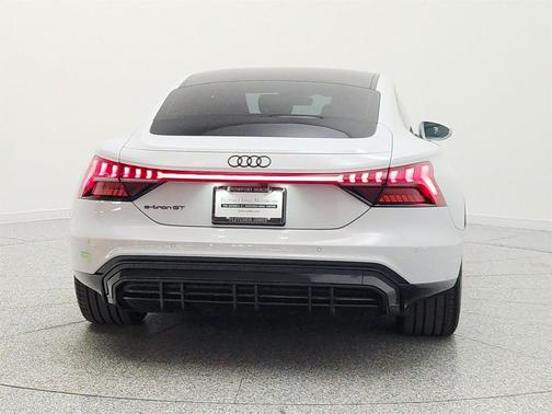 Suzuka Gray Metallic 2023 Audi e-tron GT Premium Plus quattro