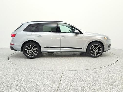 Satellite Silver Metallic 2023 Audi Q7 55 Premium Plus