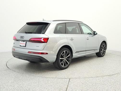 Satellite Silver Metallic 2023 Audi Q7 55 Premium Plus