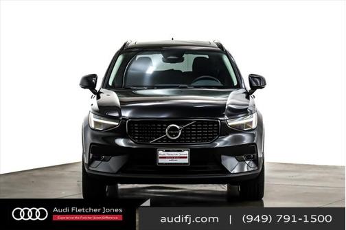 2025 Volvo XC40 B5 Plus Dark Theme