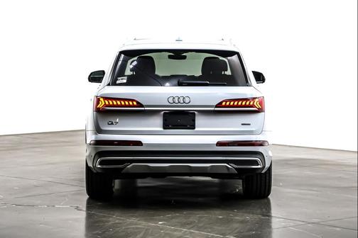 2021 Audi Q7 45 Premium Plus