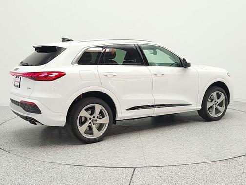Arkona White 2026 Audi Q5 Premium Plus TFSI quattro S tronic