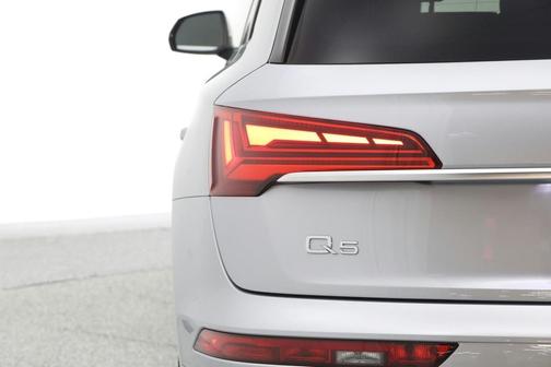 Florett Silver Metallic 2023 Audi Q5 45 S line Premium