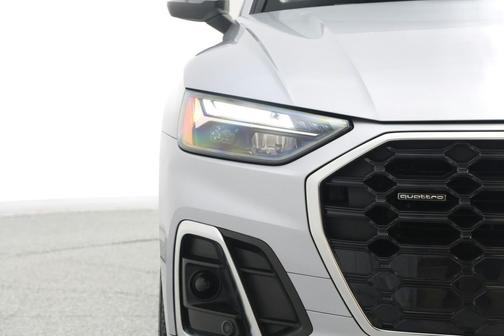 Florett Silver Metallic 2023 Audi Q5 45 S line Premium