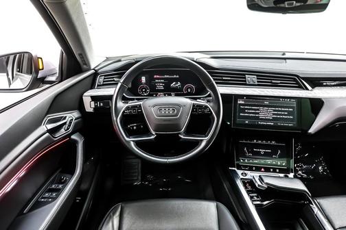2022 Audi e-tron Premium Plus