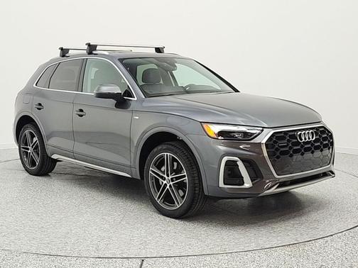 Daytona Gray Pearl Effect 2023 Audi Q5 55 S line Premium