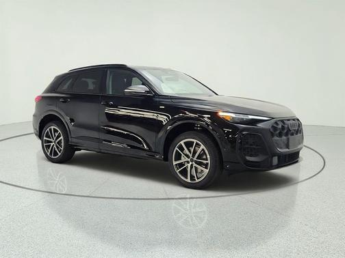 Mythos Black Metallic 2026 Audi Q5 Premium Plus TFSI quattro S tronic