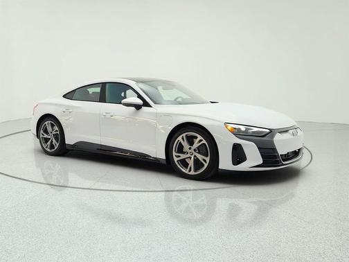 Suzuka Gray Metallic 2023 Audi e-tron GT Prestige quattro
